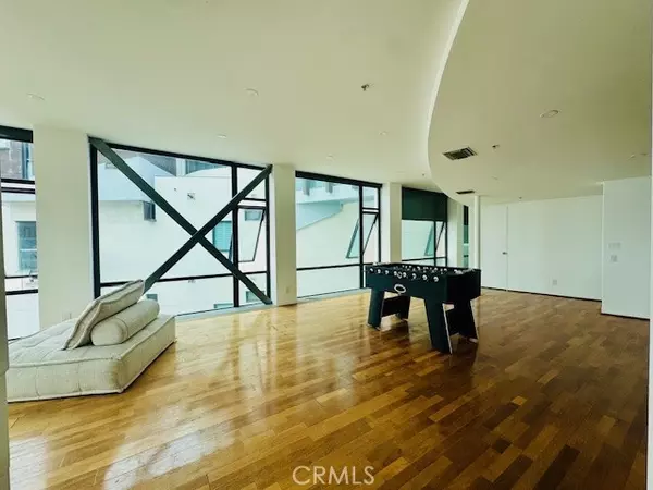 Santa Monica, CA 90402,270 Palisades Beach RD #301