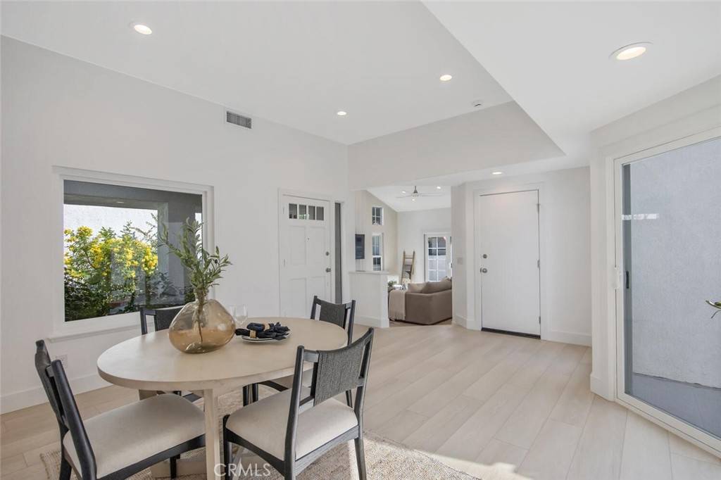 Valencia, CA 91355,26210 Paolino PL