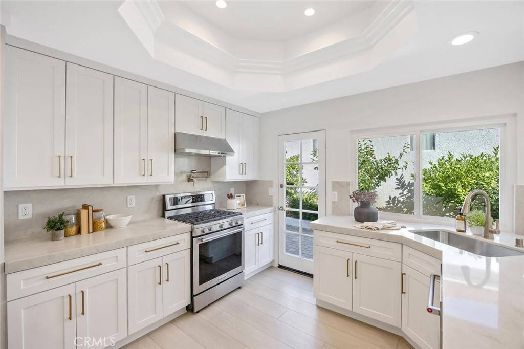 Valencia, CA 91355,26210 Paolino PL