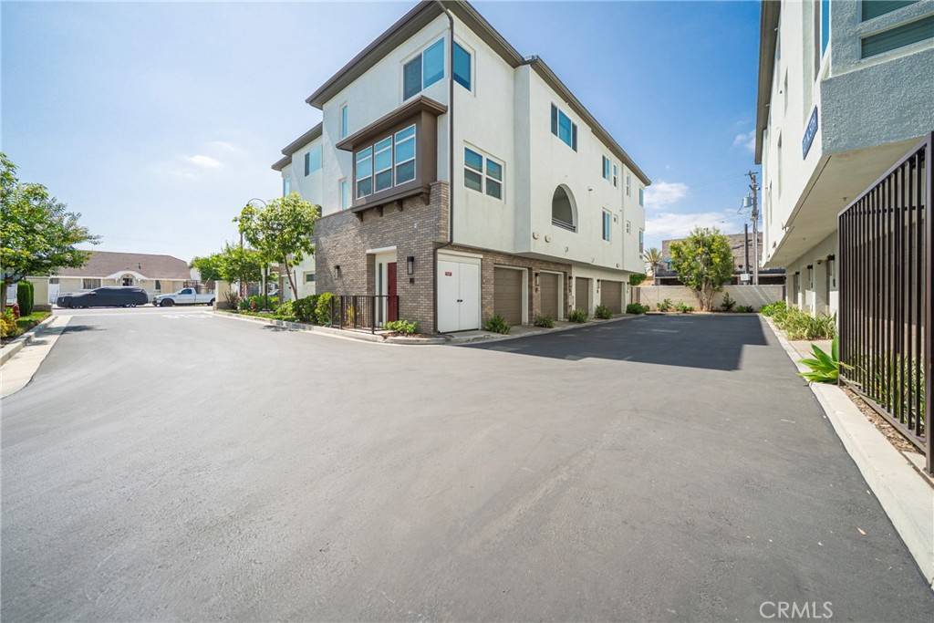 Montebello, CA 90640,117 N 5th ST #B