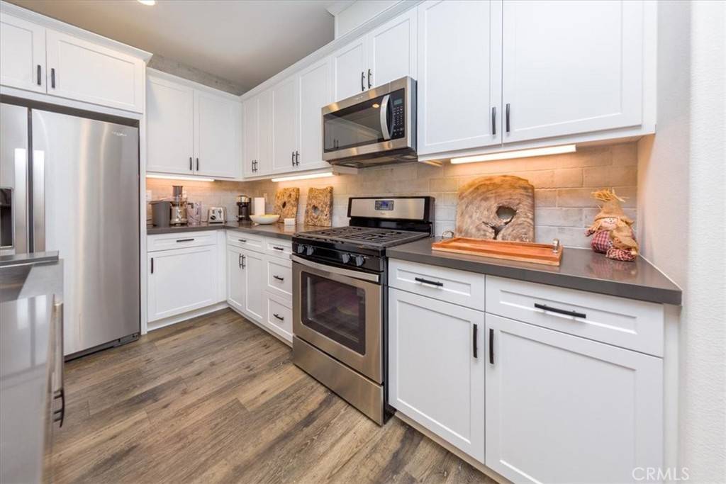 Valencia, CA 91354,28606 Jardineras DR