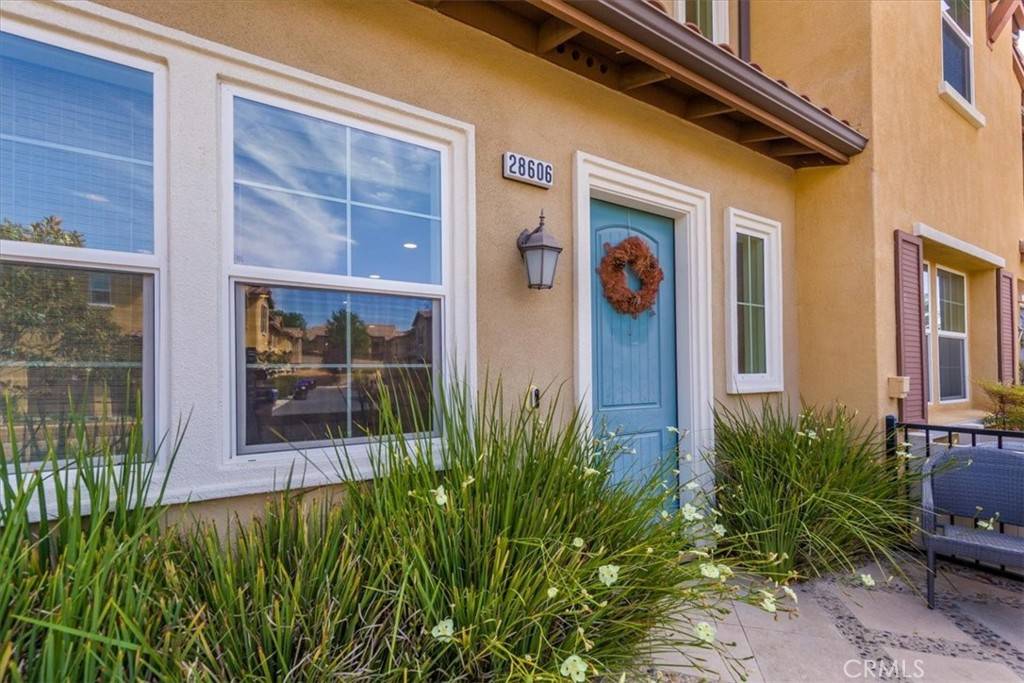 Valencia, CA 91354,28606 Jardineras DR