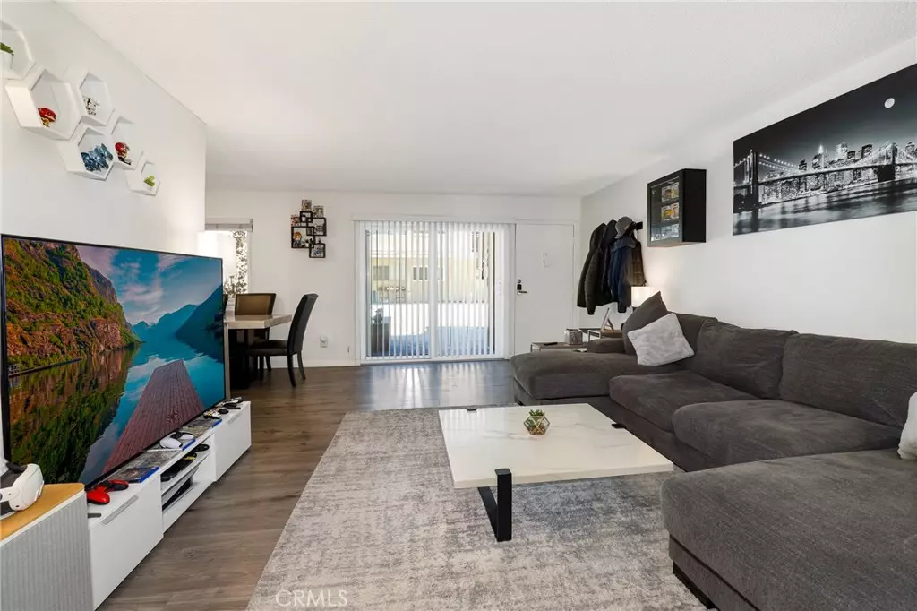 North Hollywood, CA 91602,10757 Hortense ST #102