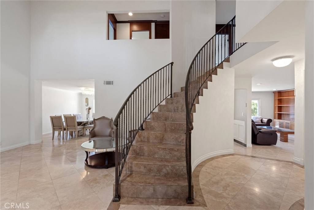 Tarzana, CA 91356,18207 Emelita ST