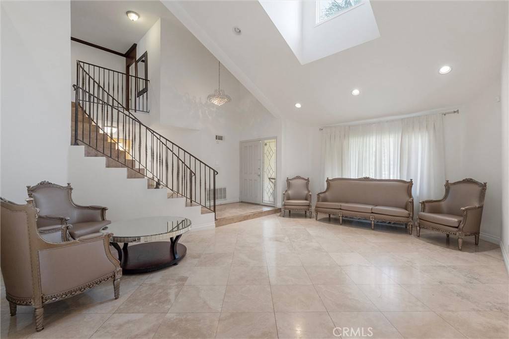 Tarzana, CA 91356,18207 Emelita ST