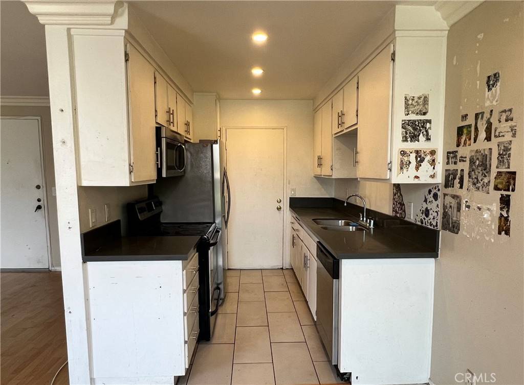 Los Angeles, CA 90036,525 N Sycamore AVE #304
