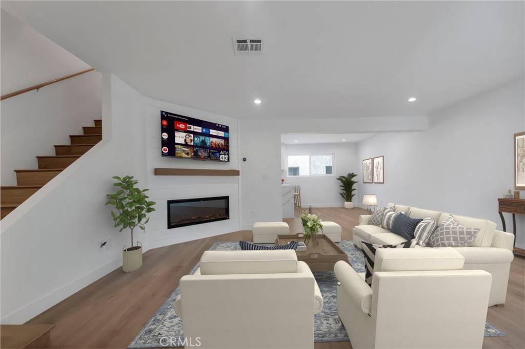 Tarzana, CA 91356,18550 Hatteras ST #94