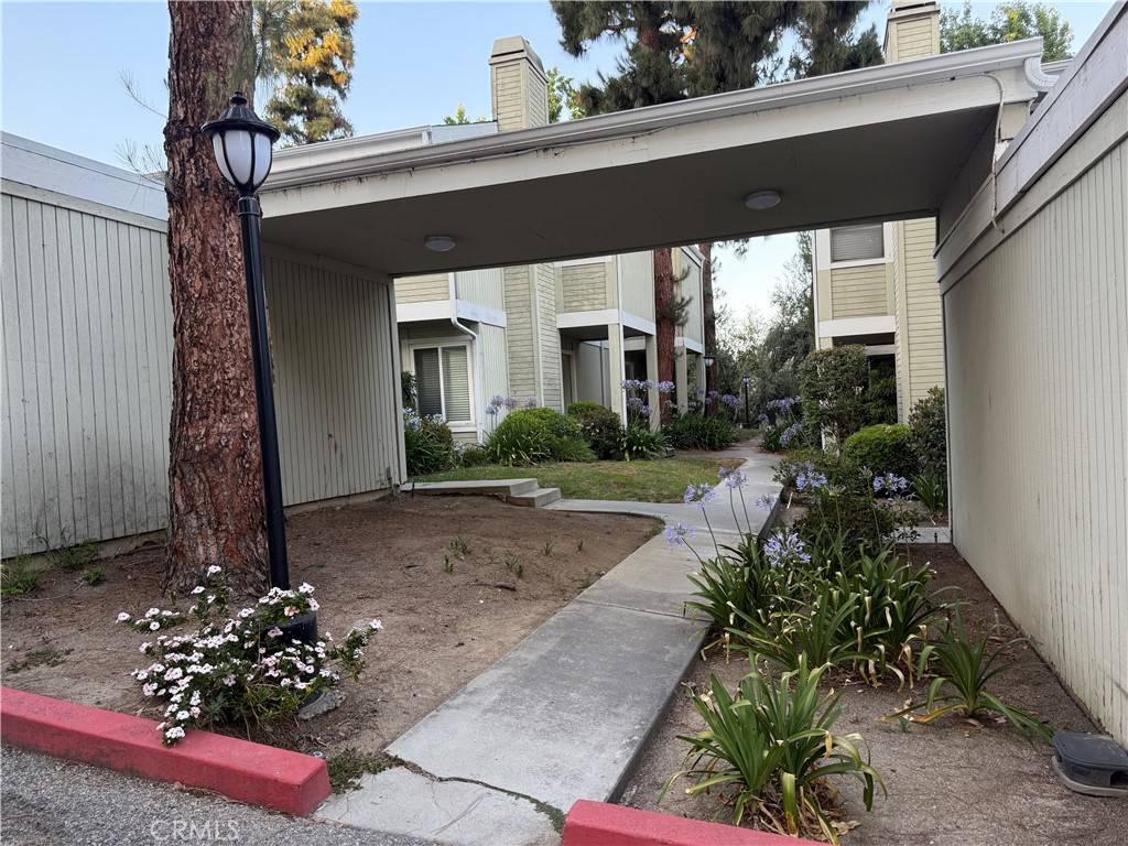 Woodland Hills, CA 91367,22143 Burbank Blvd. #1