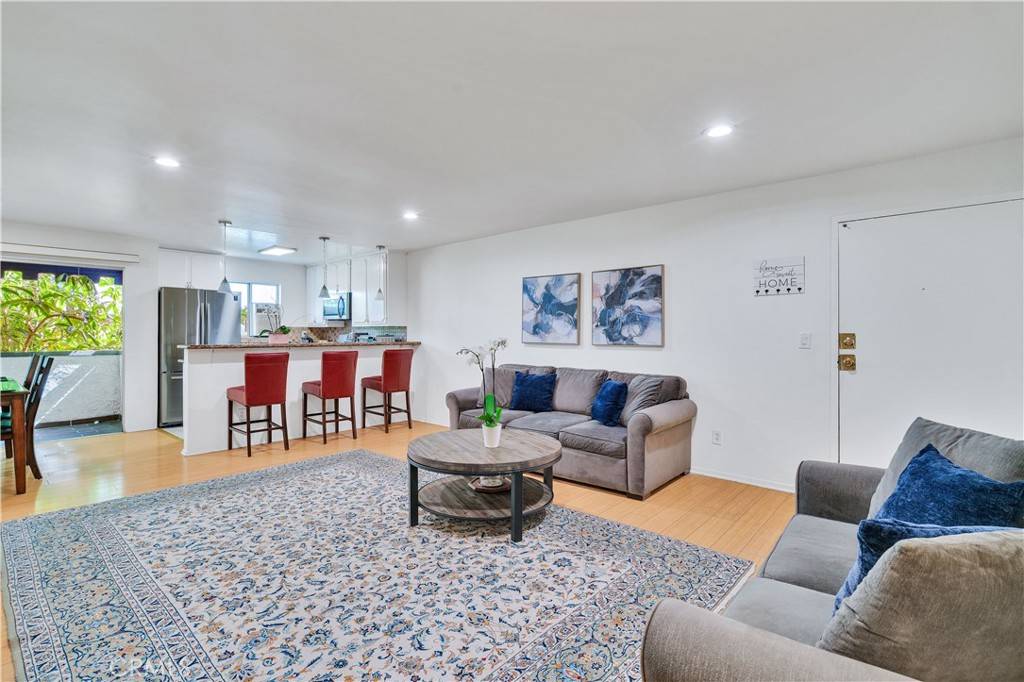 Tarzana, CA 91356,18530 Hatteras ST #220