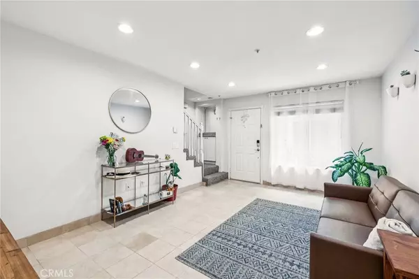 Los Angeles, CA 90020,456 Shatto PL #6