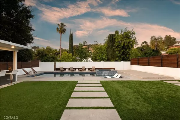 Woodland Hills, CA 91364,21641 Mulholland DR