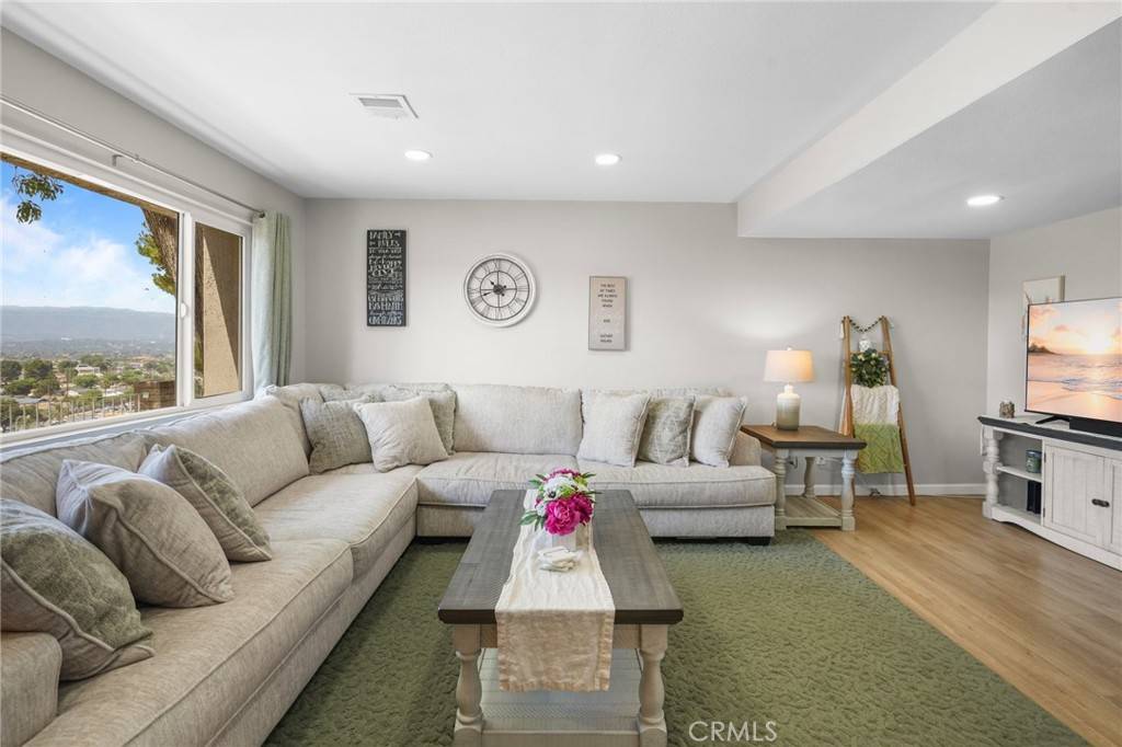 Saugus, CA 91350,22516 Paseo Terraza