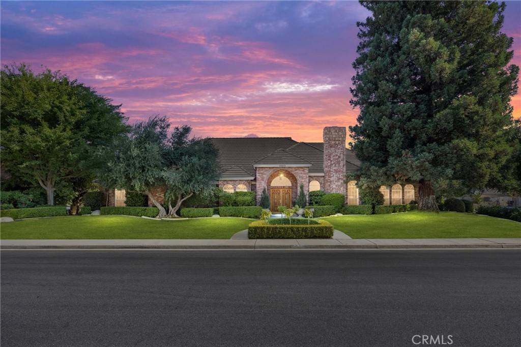 8905 Saint Cloud LN, Bakersfield, CA 93311