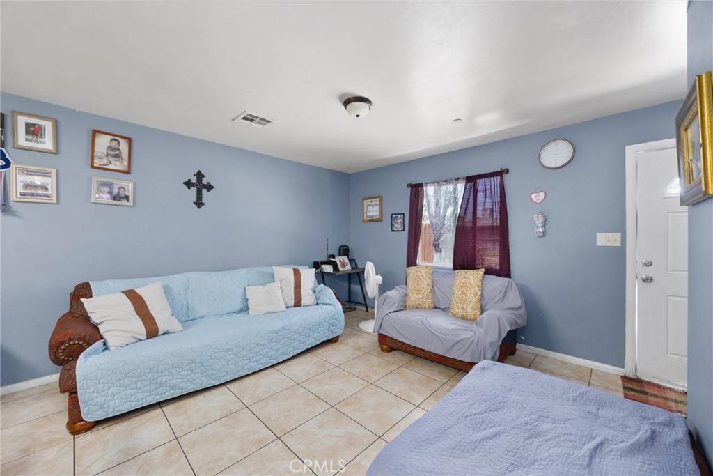 Bakersfield, CA 93305,923 Eureka ST