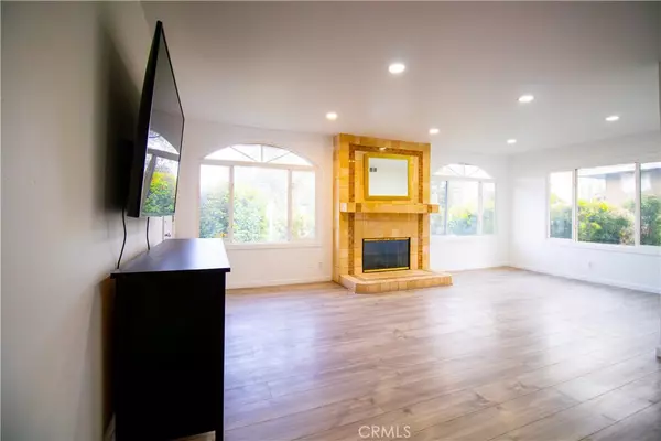 Reseda, CA 91335,6927 Lindley AVE