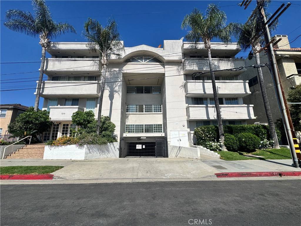 5219 Newcastle AVE #301, Encino, CA 91316
