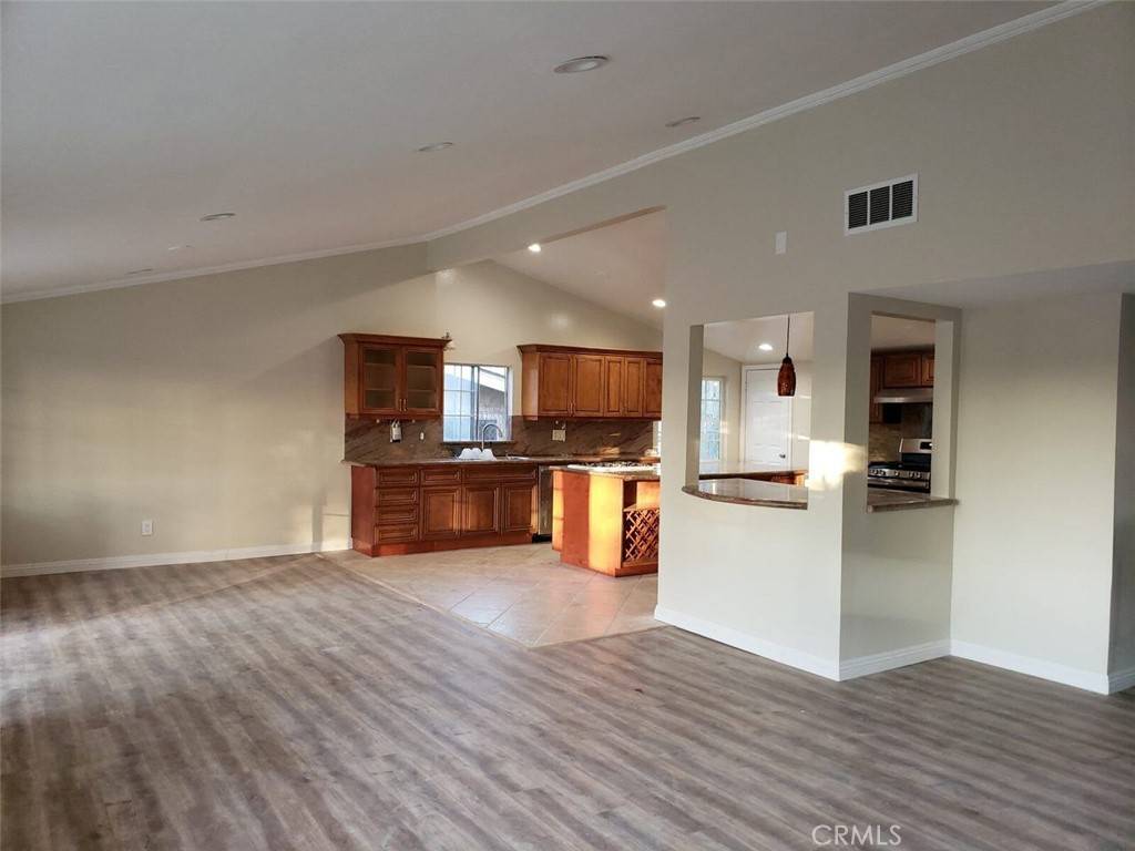 Woodland Hills, CA 91367,5853 Mcdonie AVE