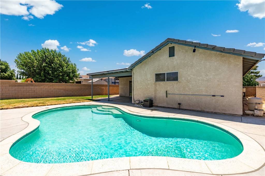 3557 W Avenue J14, Lancaster, CA 93536