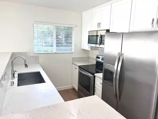 Agoura Hills, CA 91301,28512 Conejo View DR