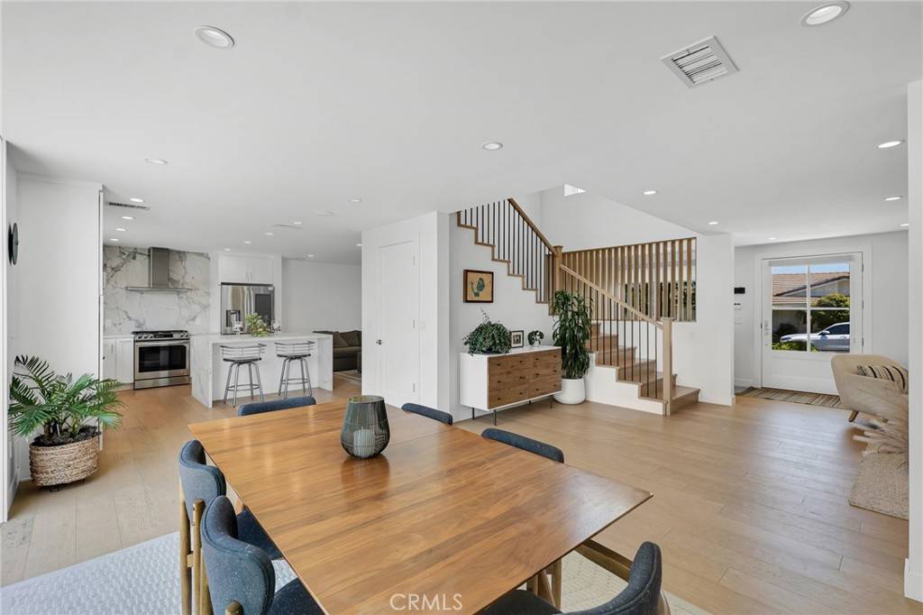 Woodland Hills, CA 91367,23241 Aetna ST