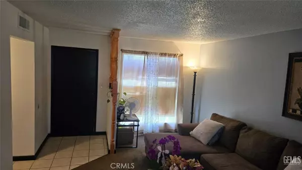 Bakersfield, CA 93309,6021 Almendra AVE #C