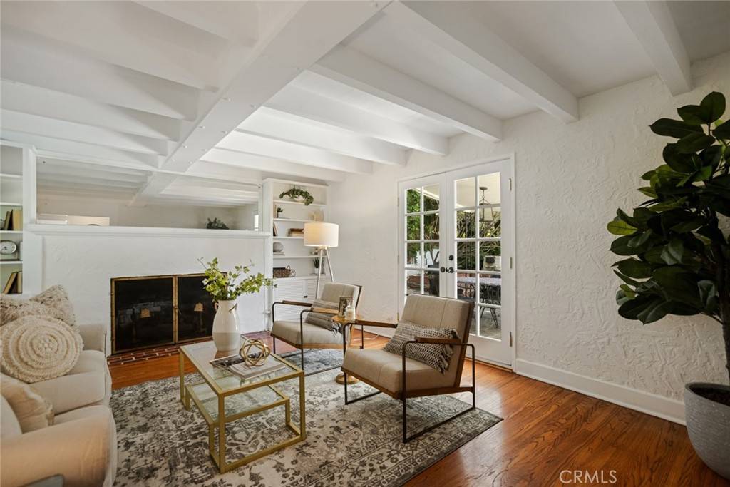 Los Angeles, CA 90068,6438 Ivarene AVE