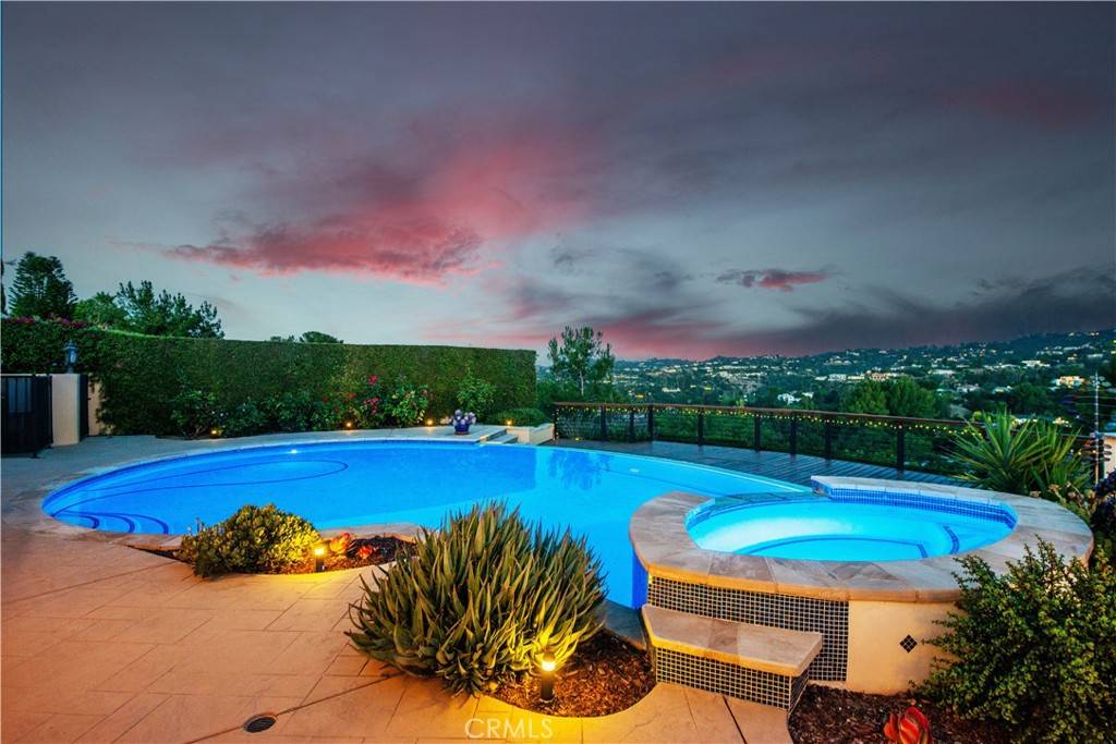 17068 Countess PL, Encino, CA 91436