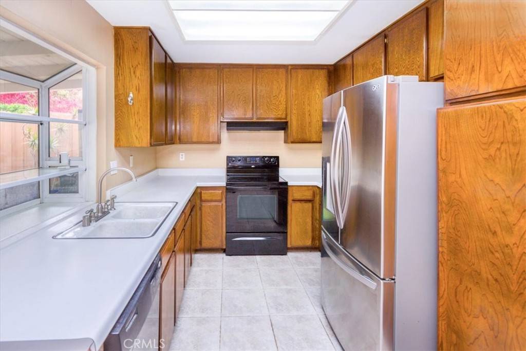 Camarillo, CA 93012,5709 Holly Ridge DR
