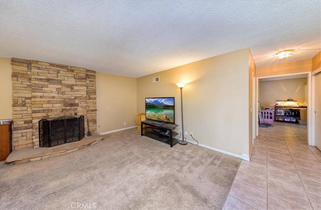 Camarillo, CA 93012,5709 Holly Ridge DR