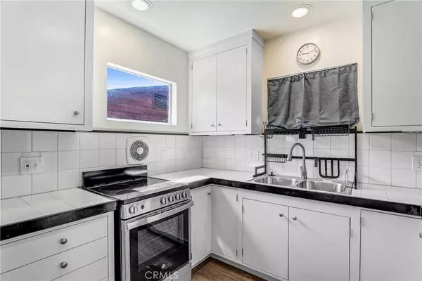 Granada Hills, CA 91344,10918 White Oak AVE