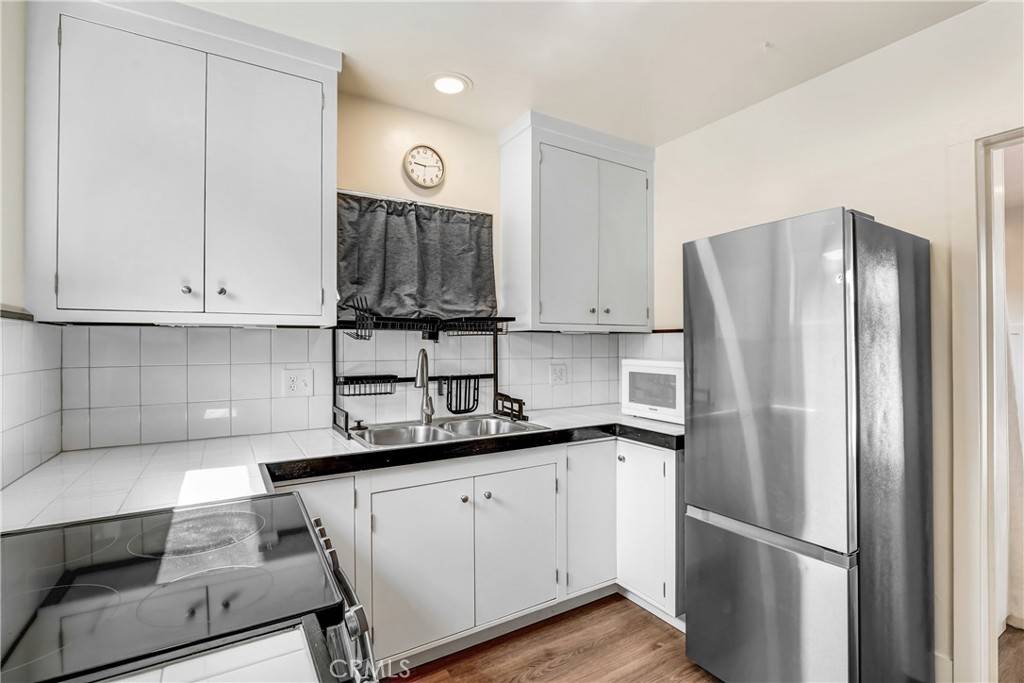 Granada Hills, CA 91344,10918 White Oak AVE