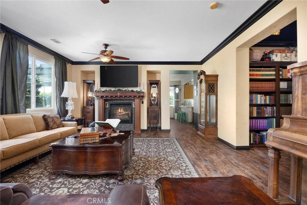 Bakersfield, CA 93306,10705 Topiary DR
