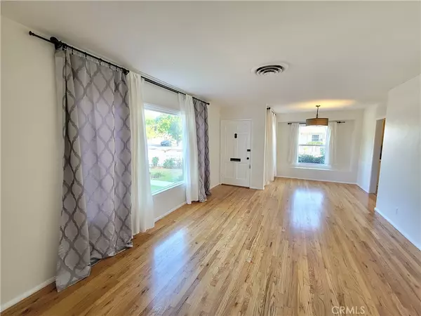 Encino, CA 91316,6121 White Oak AVE