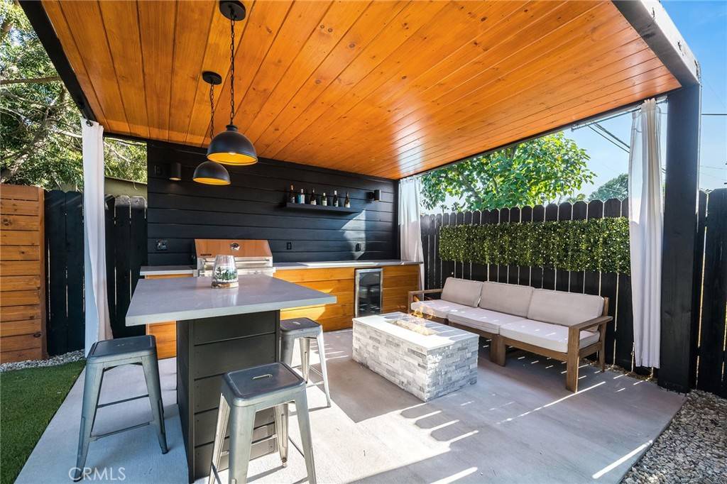 Sherman Oaks, CA 91401,14328 Emelita ST
