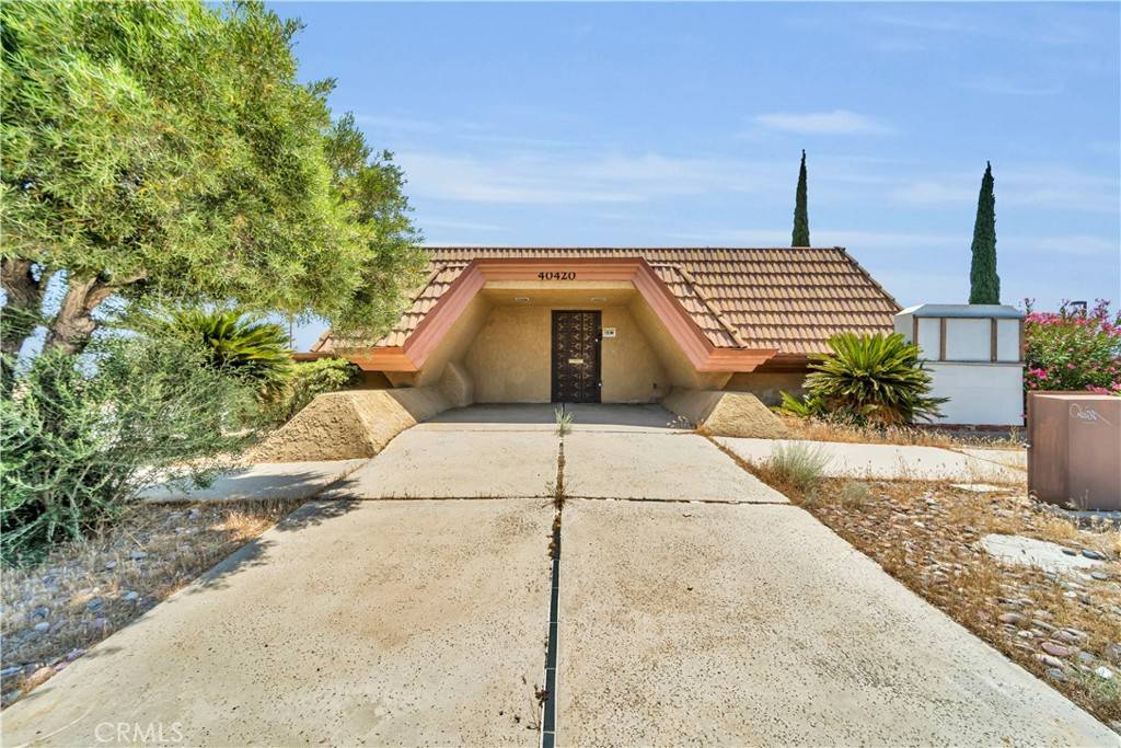 40420 10th ST W, Palmdale, CA 93551