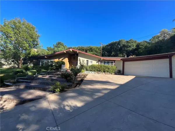 Newhall, CA 91321,23714 Lawnside DR