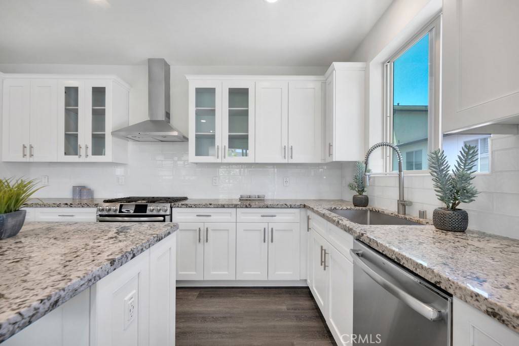 Northridge, CA 91324,19526 Astor PL