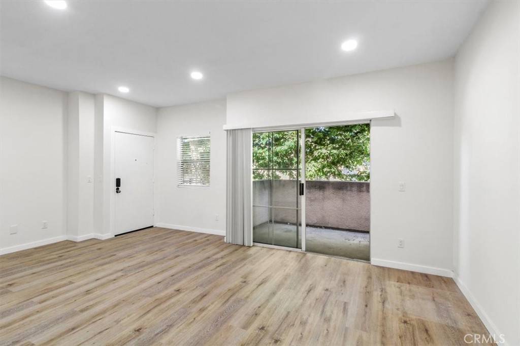 Lake Balboa, CA 91406,7320 Balboa BLVD #102