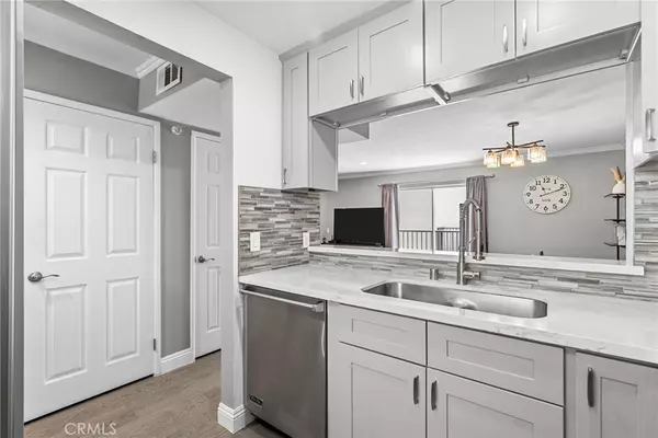 Encino, CA 91316,5230 Zelzah AVE #3