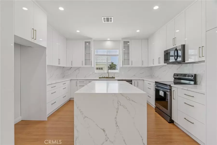 17148 Stare ST, Northridge, CA 91325