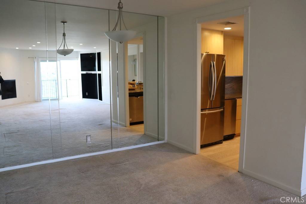Bel Air, CA 90077,2385 Roscomare RD #E10