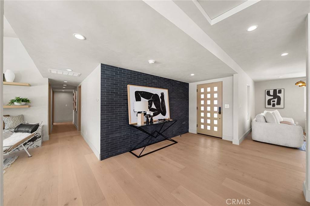 Woodland Hills, CA 91367,24153 Califa ST