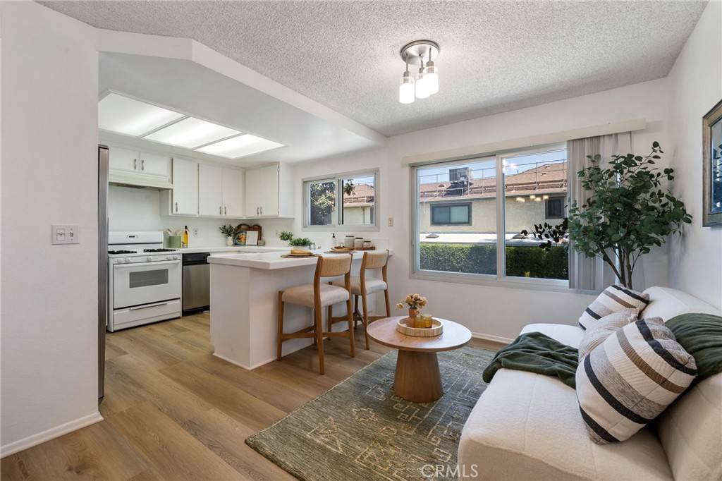 Van Nuys, CA 91406,7038 De Celis PL #4
