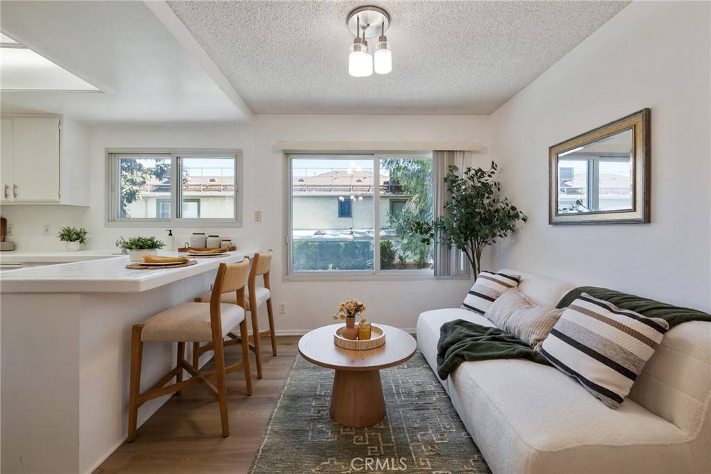 Van Nuys, CA 91406,7038 De Celis PL #4