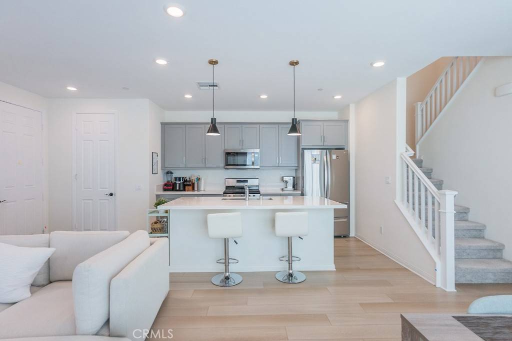 Valencia, CA 91381,27474 Quiet View PL