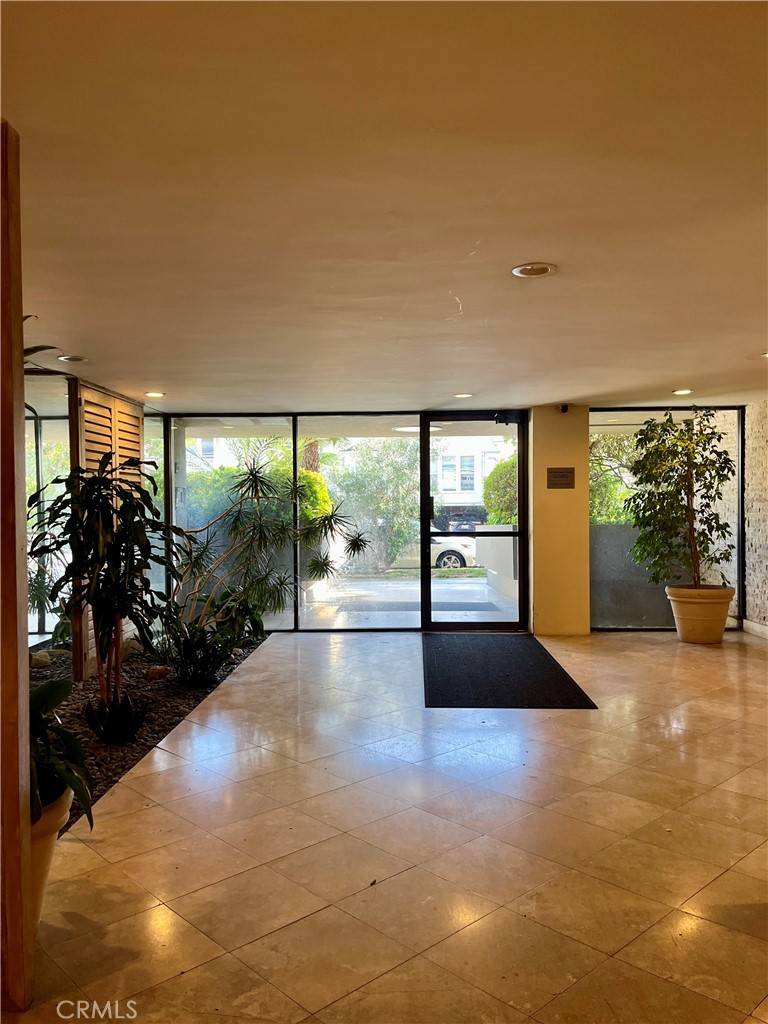 Los Angeles, CA 90024,11044 Ophir DR #304