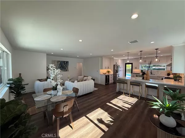 Lake Balboa, CA 91406,17532 Hamlin ST