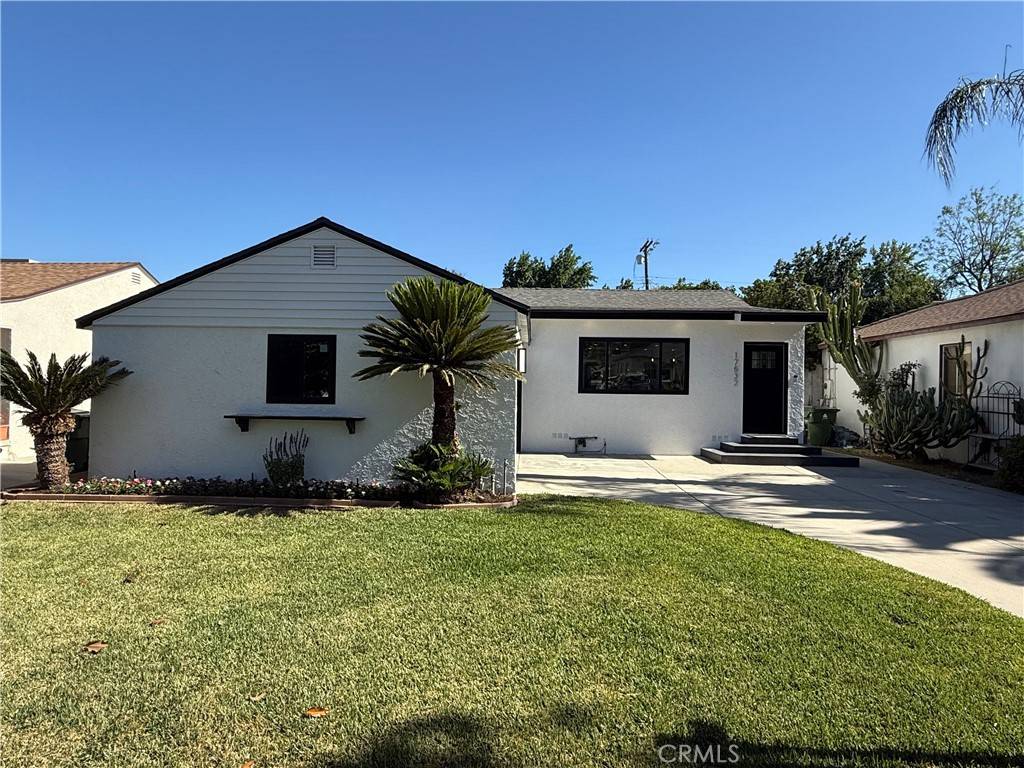 Lake Balboa, CA 91406,17532 Hamlin ST