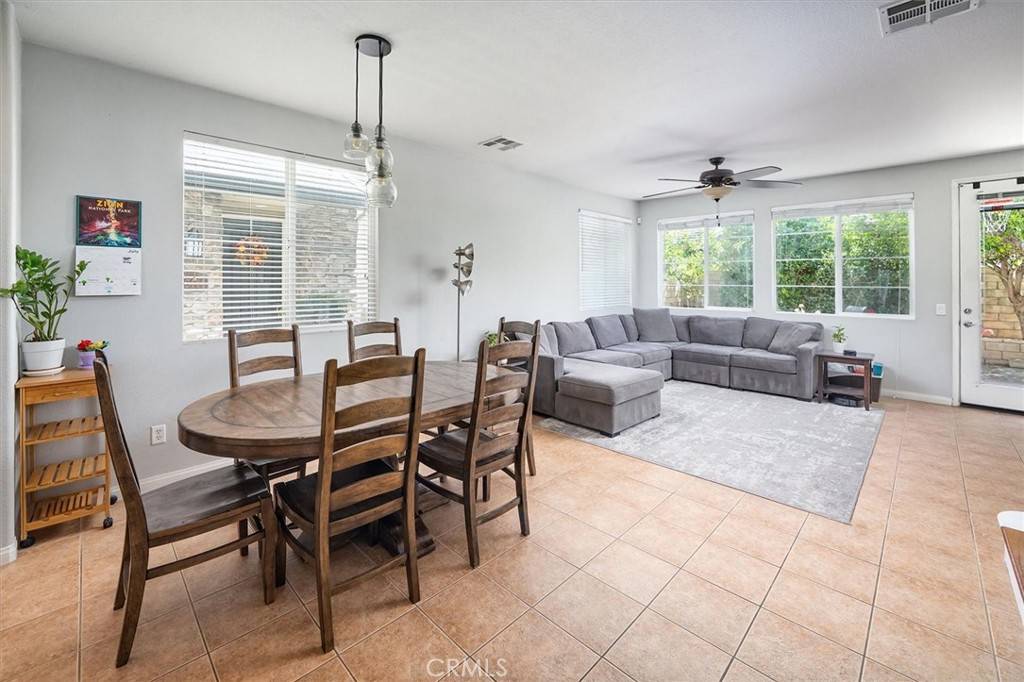 Saugus, CA 91350,28440 Casselman LN #361