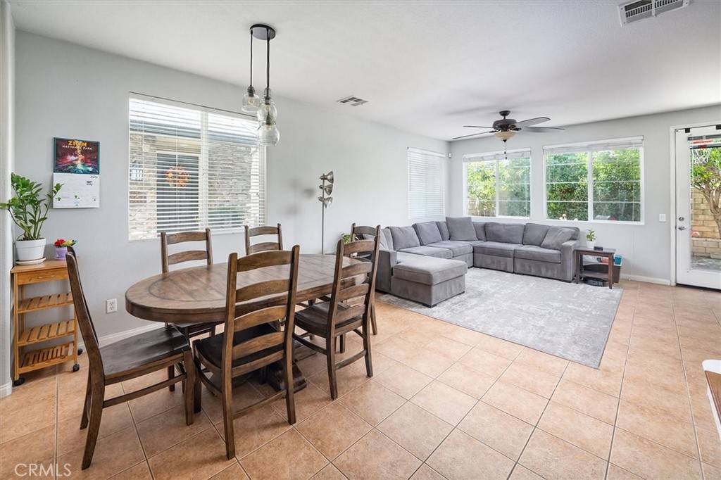 Saugus, CA 91350,28440 Casselman LN #361